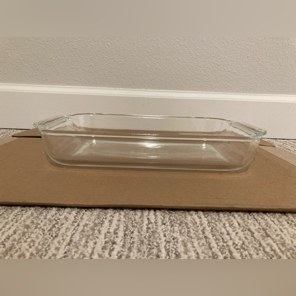 SOLD 2qt 11x7 clear glass Pyrex casserole dish - Picture 3 of 5